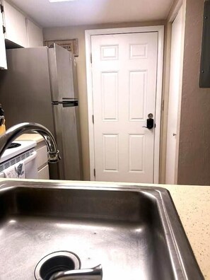 Interior - Fort Myers 2-Bedroom, 1.5-Bath Town House (Villas)