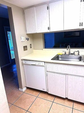Interior - Fort Myers 2-Bedroom, 1.5-Bath Town House (Villas)
