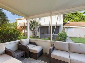 Property grounds - Fort Myers 2-Bedroom, 1.5-Bath Town House (Villas)
