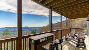 屋外ダイニングエリア