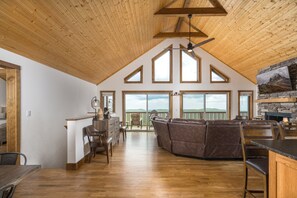 Smart TV, fireplace, table football, books - Golden Hours - AppSki, luxury, games, mesh wi-fi, views, foosball (Blowing Rock)