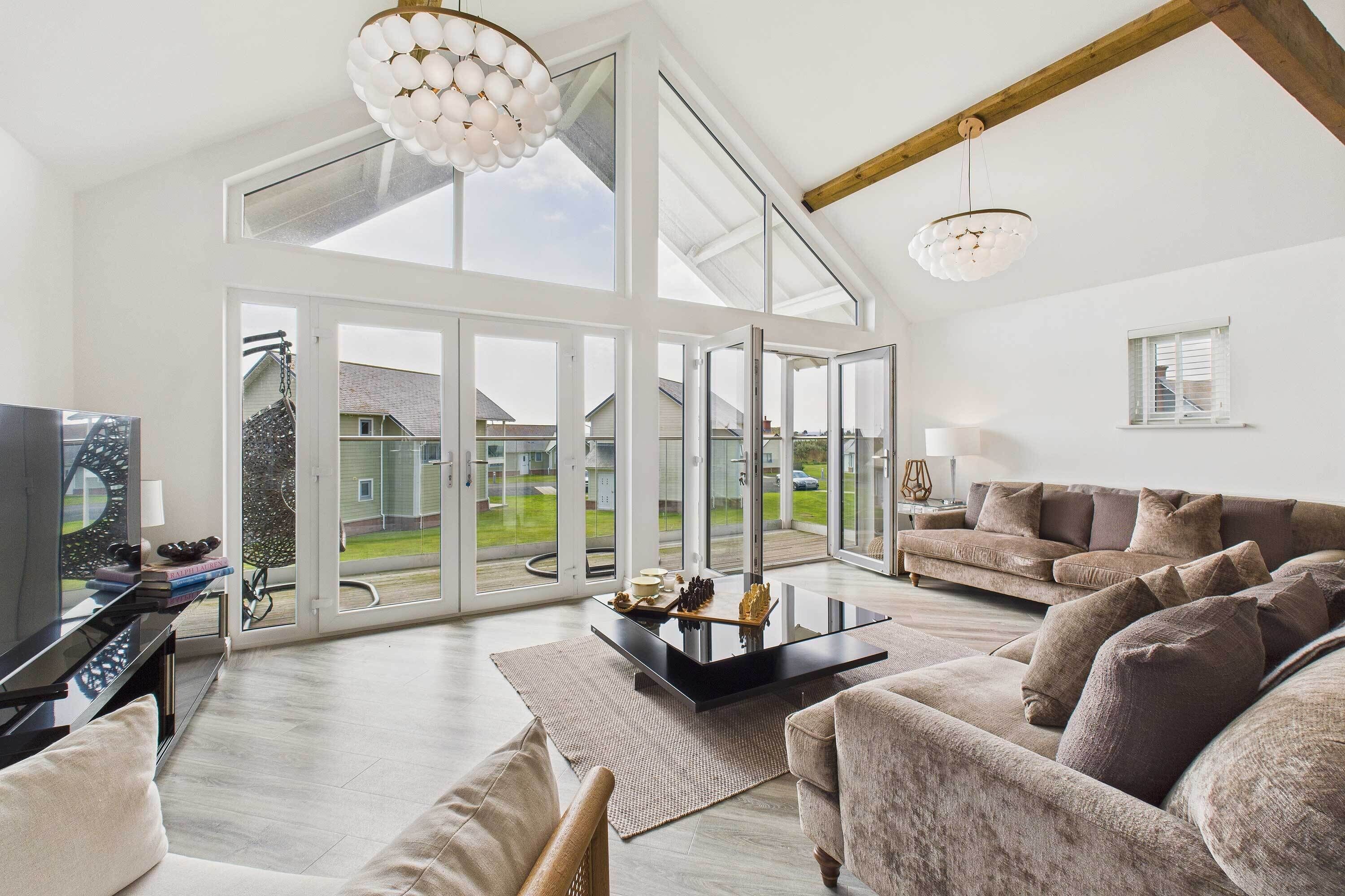 House | 3 bedrooms, desk