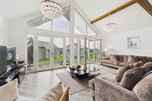 3 bedrooms, desk - Host Stay Bay View Lodge (Chathill)