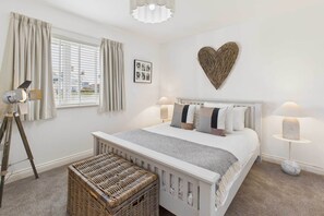 3 bedrooms, desk - Host Stay Bay View Lodge (Chathill)