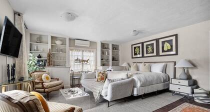 Timeless Carriage House Stay in Old Town, Alexandria