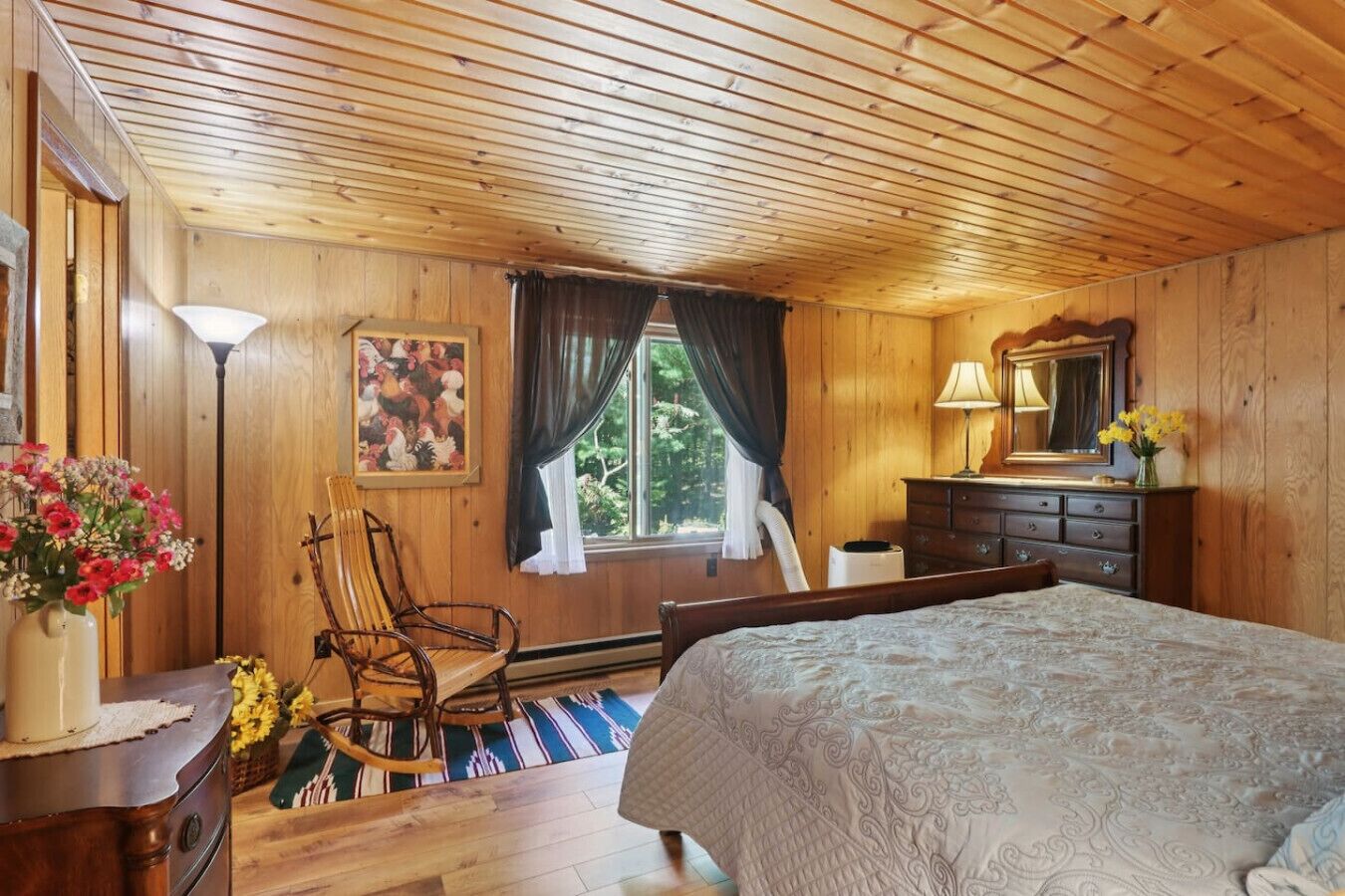 4 habitaciones, escritorio, tabla de planchar con plancha y wifi 