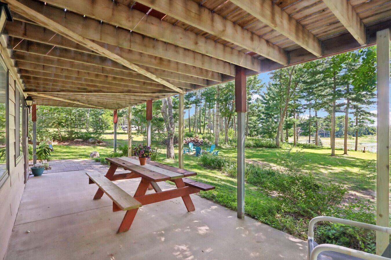 屋外ダイニングエリア