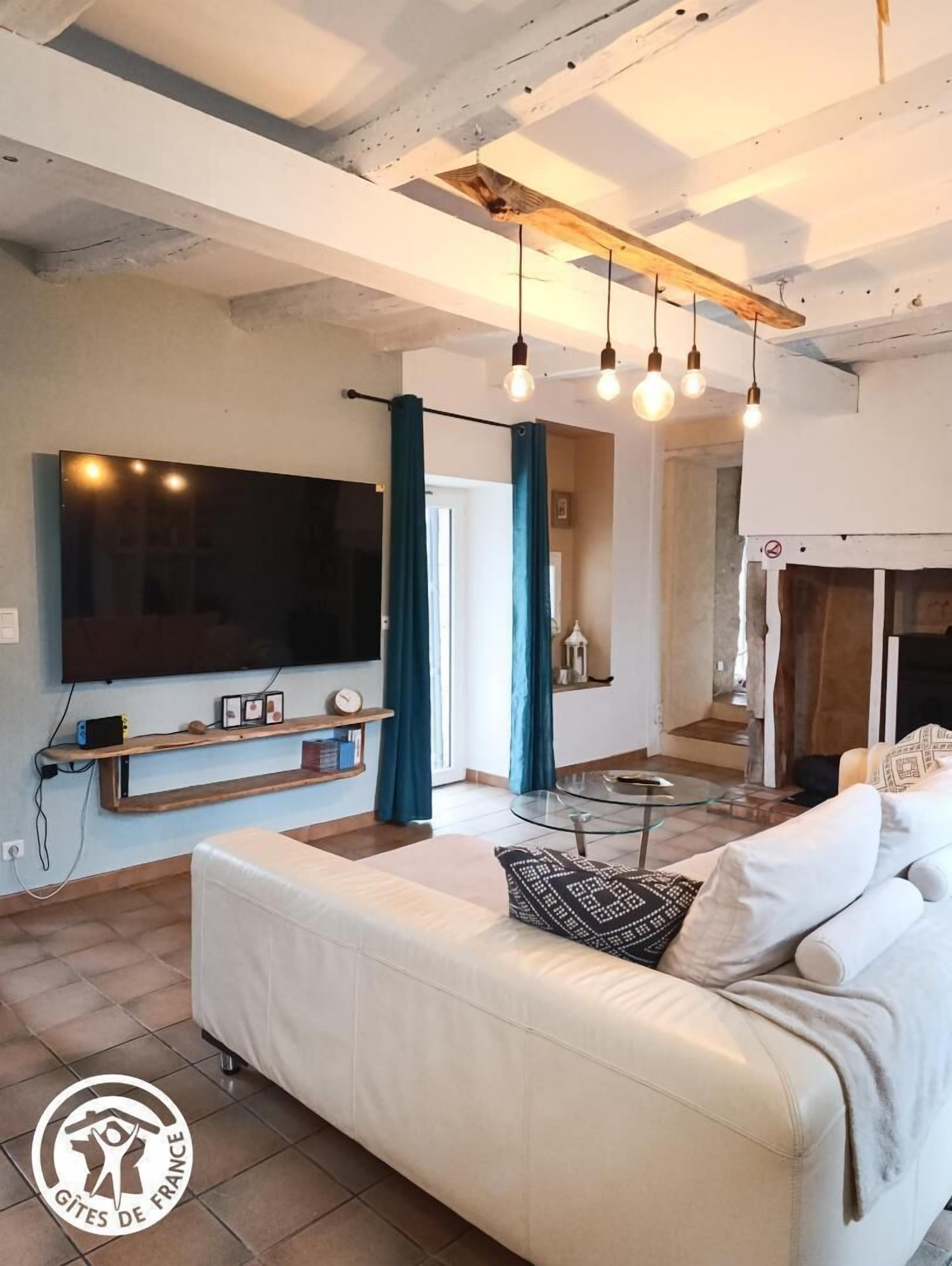 Télévision, cheminée