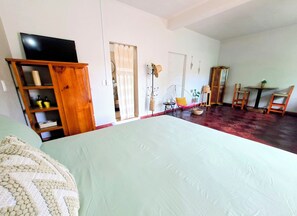 1 bedroom, free WiFi, bed sheets - Local neighborhood King size bed 15 min malecon and airport Puerto Vallarta (Puerto Vallarta)