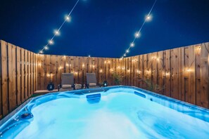 Outdoor spa tub - Private Suite w/HotTub, 2m Arikok Park, 3 people (Santa Cruz)