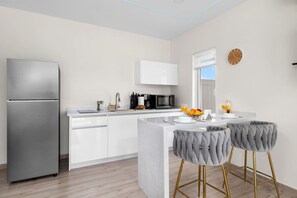 Fridge, microwave, oven, stovetop - Stylish & Sunny Gem: Mins to Beach ~ Private Pool! (Oranjestad)