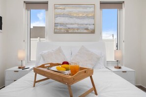 1 bedroom, iron/ironing board, travel cot, WiFi - Stylish & Sunny Gem: Mins to Beach ~ Private Pool! (Oranjestad)