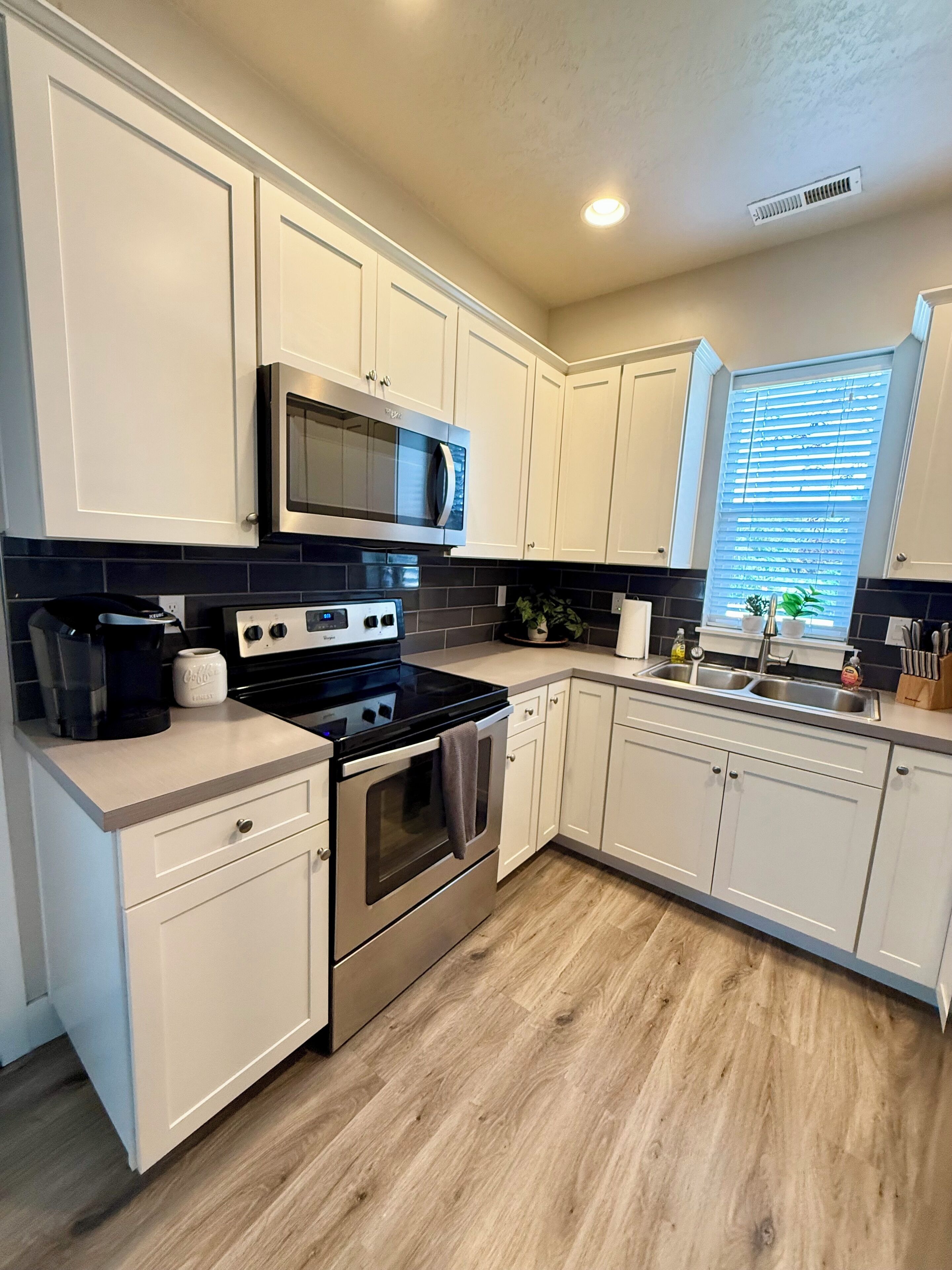 Mikroaaltouuni, uuni, liesi, astianpesukone