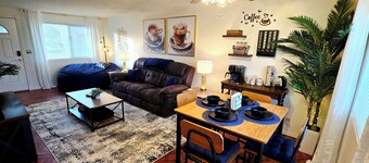 Cozy Elevated Luxury - King Bed, Coffee Bar, Sleeps 5, Perfect for Families