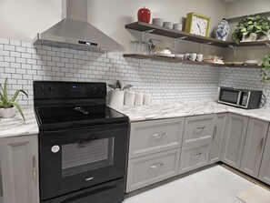 ميكروويف، فرن، موقد طهي مسطح، غسالة أطباق