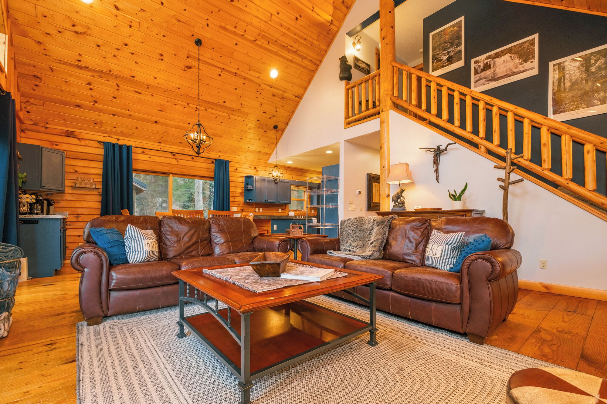 Smart-TV, Kamin, Tischfußball, Bücher