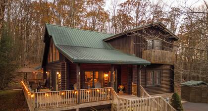 Pine Loom Lodge ~ Hot Tub, Dog Frndly, Walk to Lake, Near Slopes/Golf, Game Rm