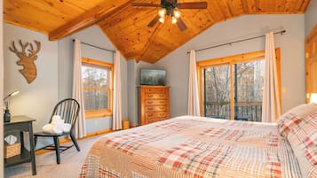 4 bedrooms, desk, iron/ironing board, free WiFi