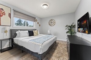 3 slaapkamers, een strijkplank/strijkijzer, wifi, beddengoed