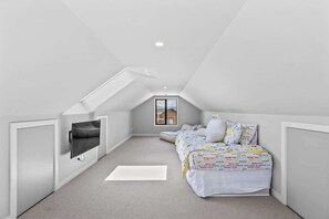 3 bedrooms, iron/ironing board, WiFi, bed sheets - Rua Street Escape (Wānaka)