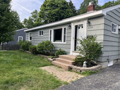 Spacious 2BR North Deering Ranch with a gorgeous backyard and patio