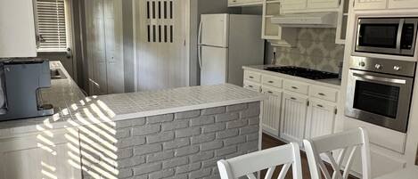 Mikrowelle, Ofen, Herdplatte, Geschirrspüler