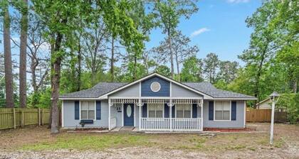 Spacious 3BR Home Near I-45 — Perfect for Families! “Cozy Getaway"