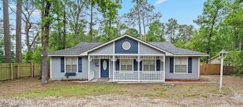 Spacious 3BR Home Near I-45 — Perfect for Families! “Cozy Getaway"