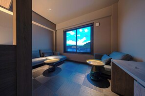 ห้องซูพีเรียทริปเปิล, วิวทะเล (Room Rental, main building) | โต๊ะทำงาน, Wi-Fi ฟรี