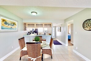 Dining - Beachside Sweet Spot W/ a Pool, Tennis & Basketball Courts, Close to the Sand!🌴 (Cocoa Beach)