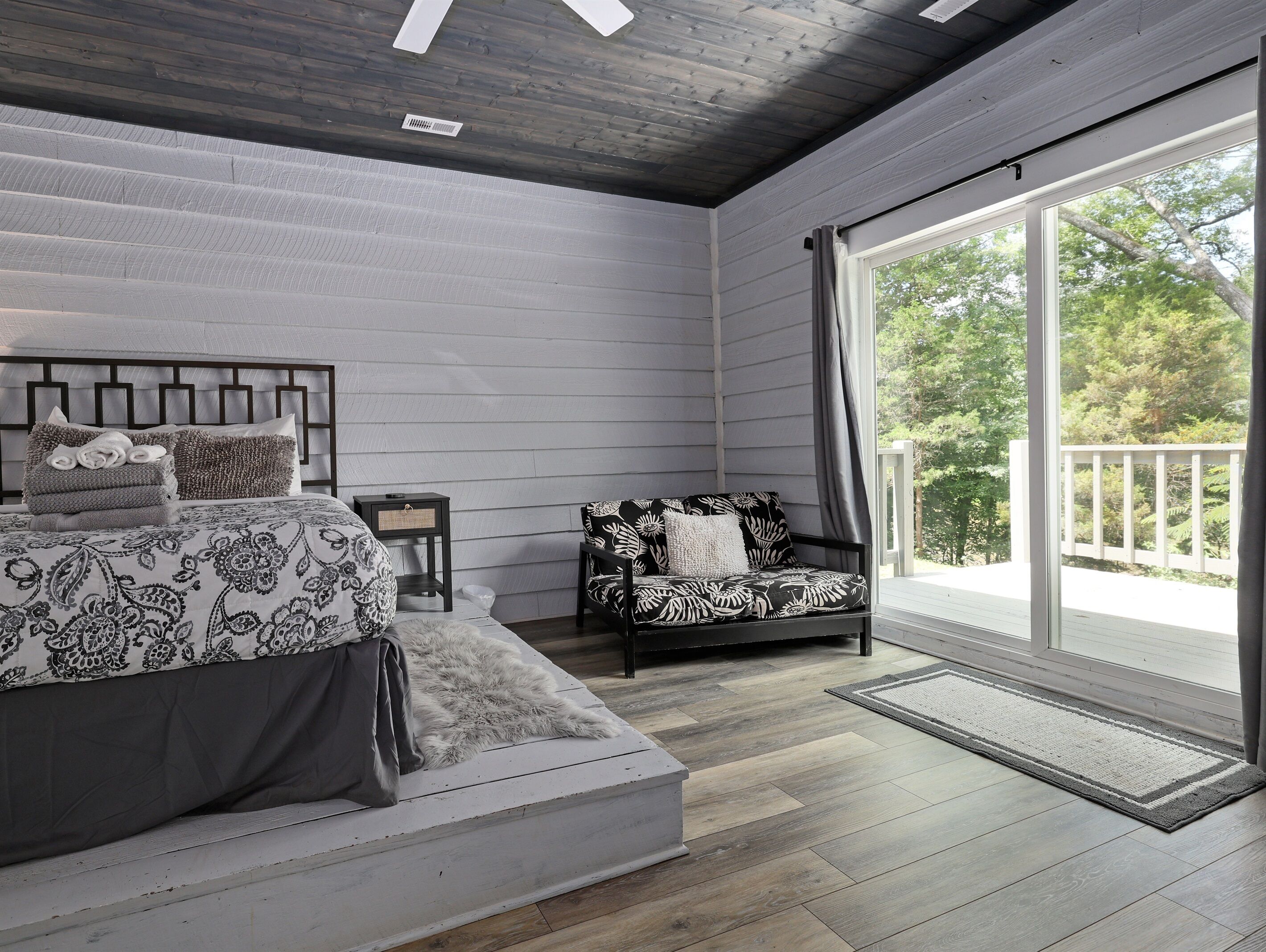 3 Schlafzimmer, Schreibtisch, Bügeleisen/Bügelbrett, Reisekinderbett