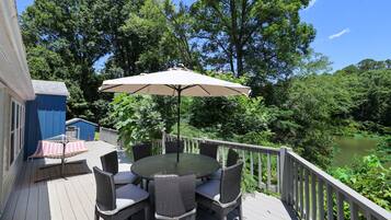 屋外ダイニングエリア