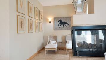 Deluxe Single Room, Pool View, Garden Area | Interior