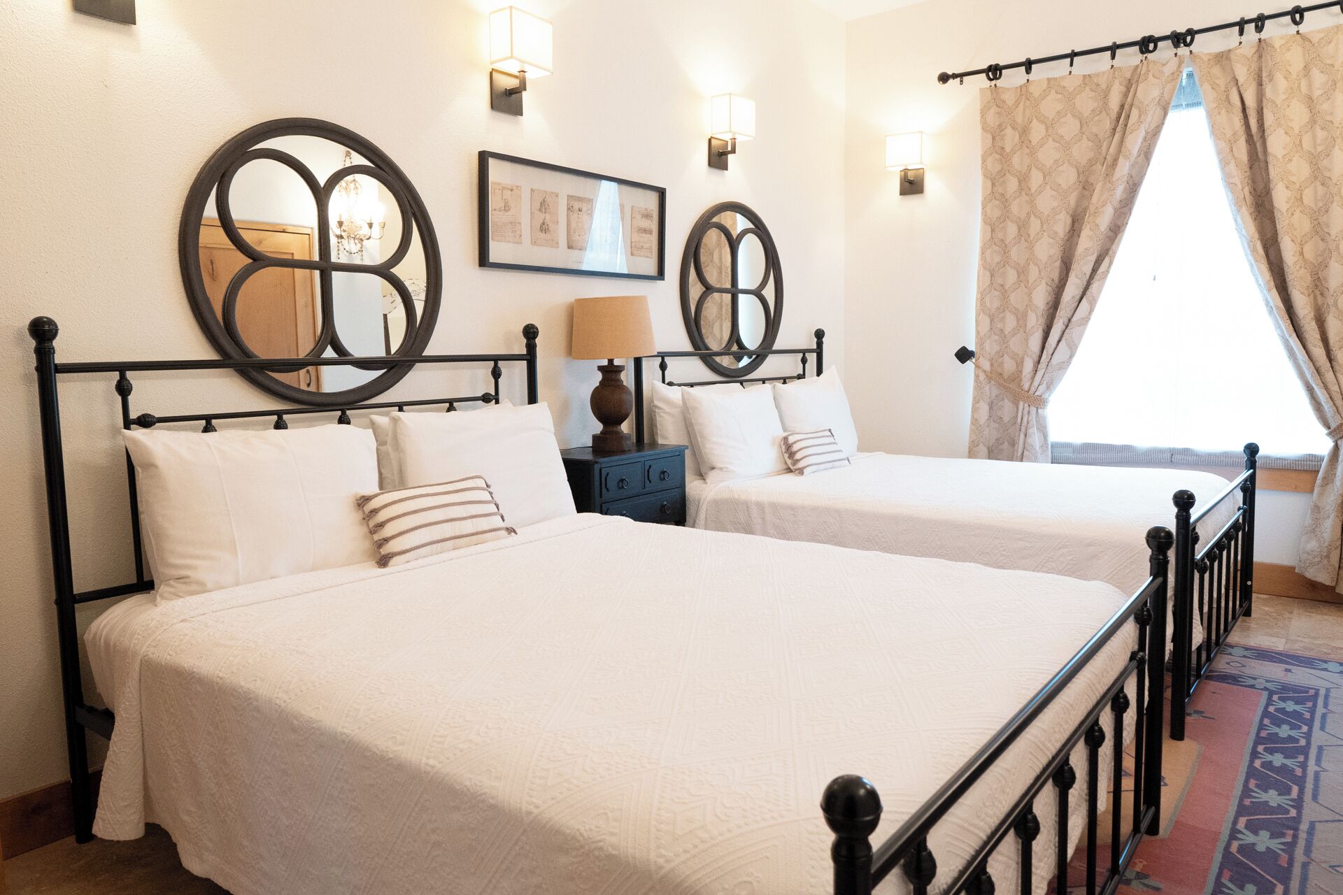 Habitación doble Confort | Decoración personalizada y wifi gratis 