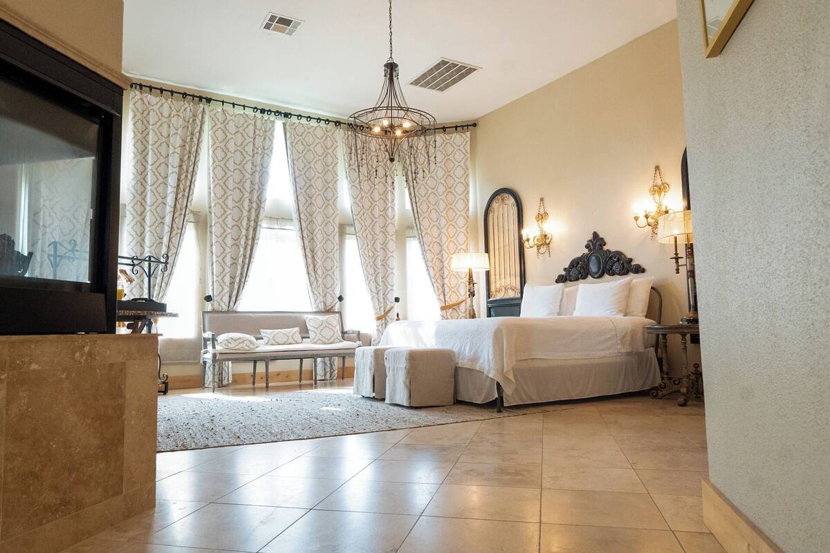 Individually decorated, free WiFi