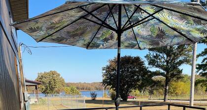 Lakefront cabin in Crowder