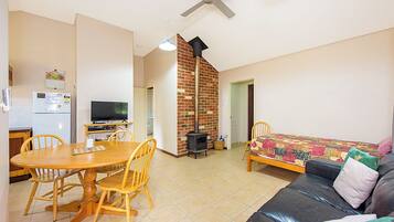 Cottage, Multiple Beds, Patio, Garden View | Living area