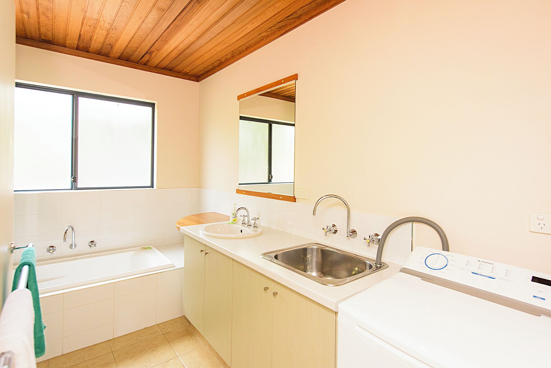 Cottage, Multiple Beds, Patio, Garden View | Bathroom | Shower, free toiletries, hair dryer, towels