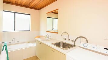 Cottage, Multiple Beds, Patio, Garden View | Bathroom | Shower, free toiletries, hair dryer, towels