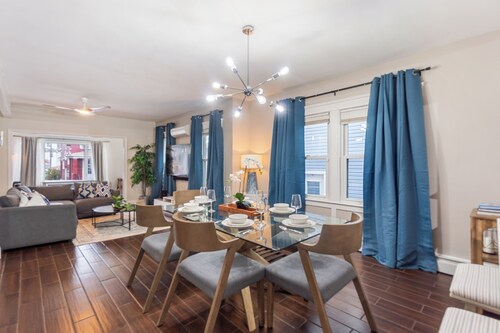 Modern Full Holiday Home  5BR/3BR 10 Mins NYC  Patio Yard & Parking