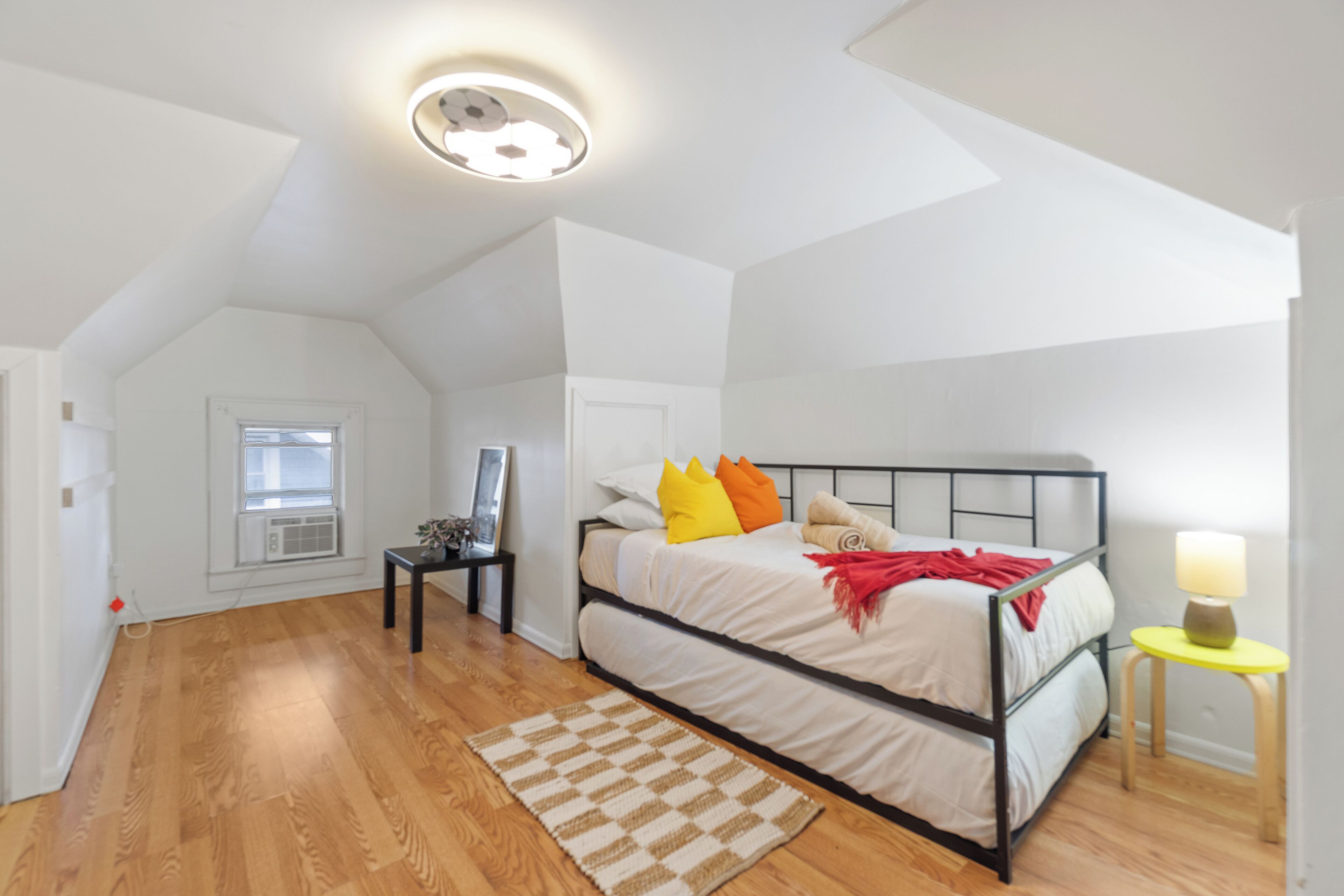 5 slaapkamers, een strijkplank/strijkijzer, wifi, beddengoed