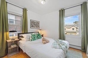 5 chambres, fer et planche à repasser, Wi-Fi, draps fournis