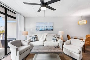 TV - Ocean Block Condo, Partial Ocean View,  Free Parking & Beach Gear Included (Ocean City)