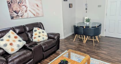 Cozy 2-bedroom BM//Fast WiFi // at Meadow Edmonton.