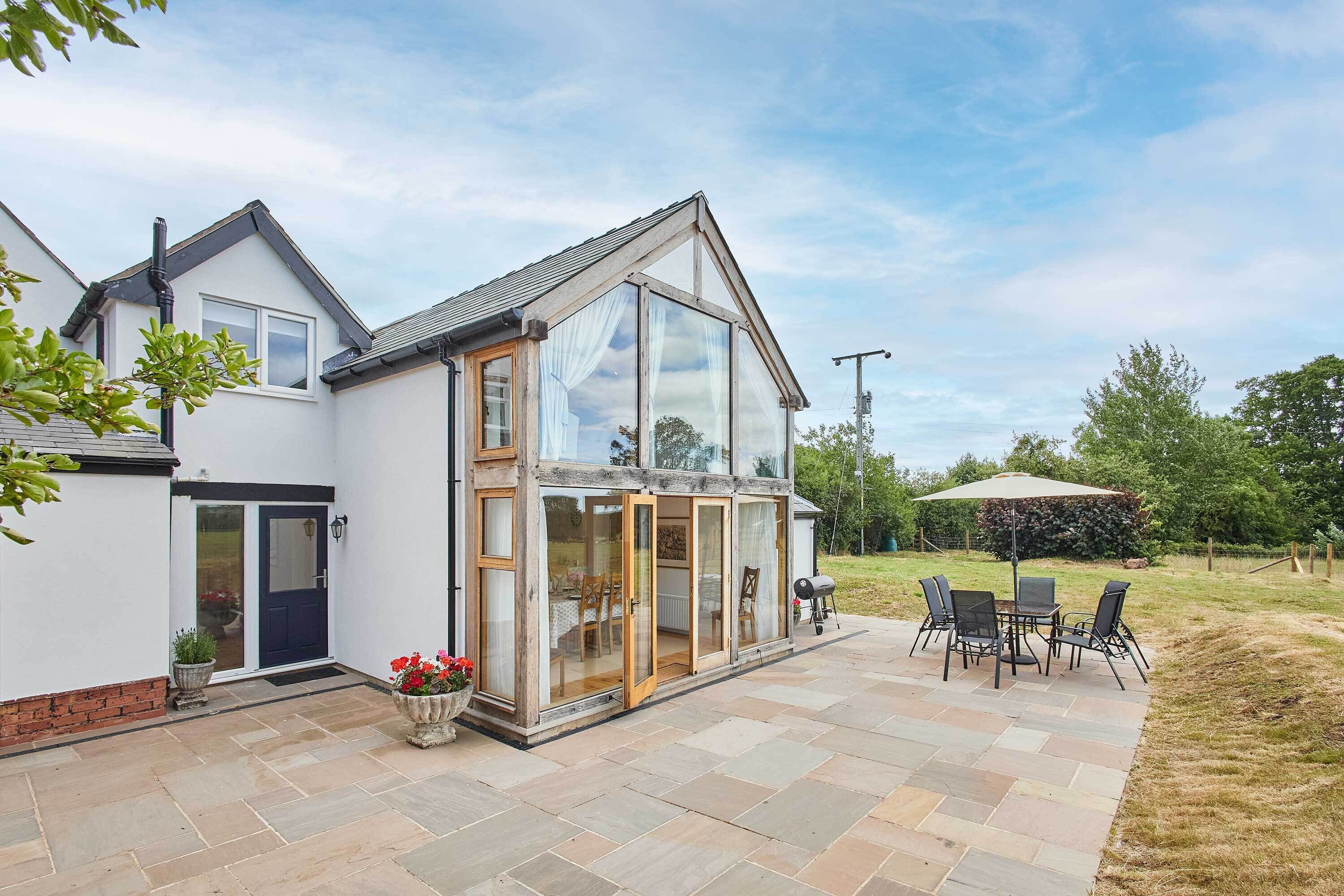 Nhà | 4 phòng ngủ, bàn 