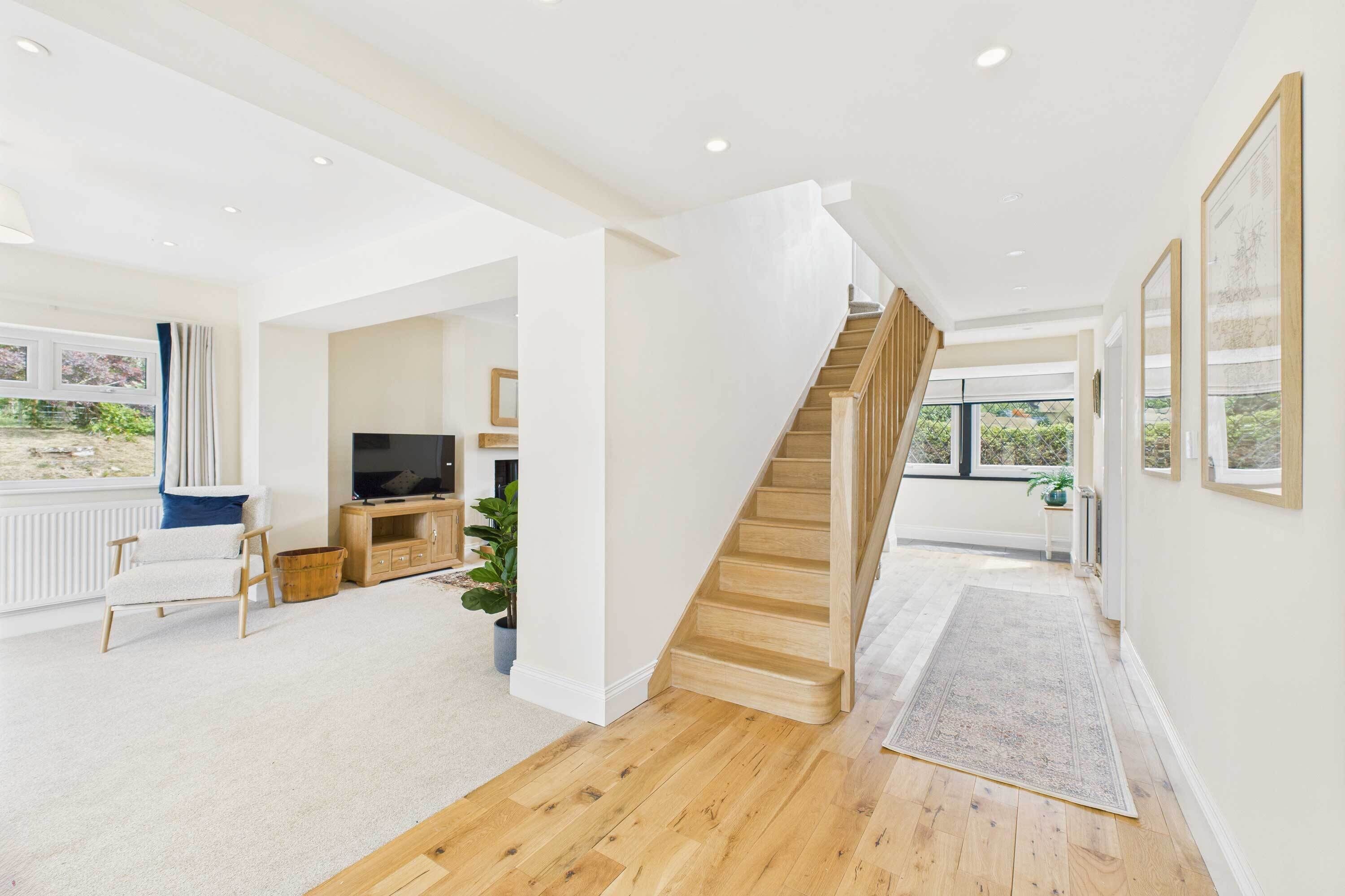 House | 4 bedrooms, desk