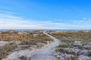 Beach nearby - RENOVATIONS for 2026! Amazing Home on ROYAL BEACH Kiawah, Private pool, Easy boardwalk access! (Kiawah Island)