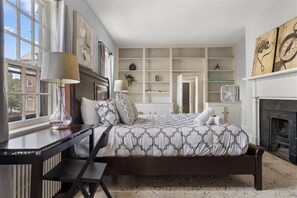 5 bedrooms, iron/ironing board, WiFi, bed sheets - Historic 5BR Gem, Walk to King St & Waterfront (Alexandria)