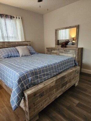 3 bedrooms, iron/ironing board, WiFi, bed sheets