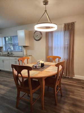 Dining - Space Coast Vacation Home — 5 Min to Kennedy Space Center & Beaches! (Titusville)